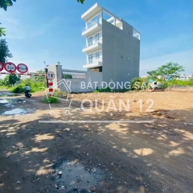 Bán đất mặt tiền sông Sài Gòn, Quân 12 dt 9,15x30m