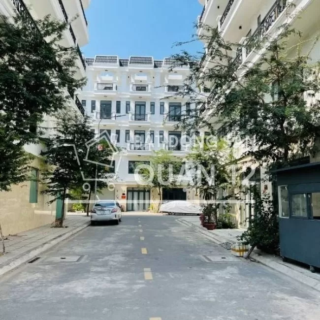 Nhà MT Gần UBND , 1 trệt 4 lầu, có thang máy, DT 5X18M SHR, ở liền  
