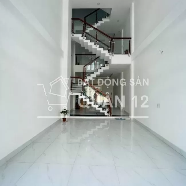 Nhà MT Gần UBND , 1 trệt 4 lầu, có thang máy, DT 5X18M SHR, ở liền  