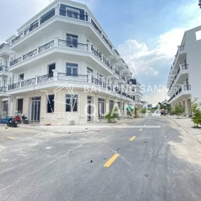 Nhà cuối đường Nguyễn Oanh, xây 4 lầu có thang máy, DT 4,5x18m SHR 