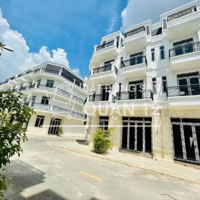Nhà cuối đường Nguyễn Oanh, xây 4 lầu có thang máy, DT 4,5x18m SHR 