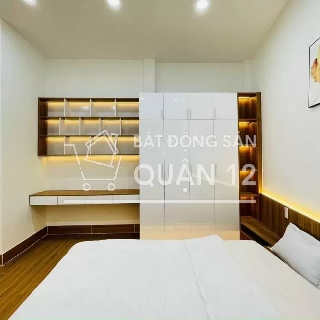 Nhà cuối đường Nguyễn Oanh, xây 4 lầu có thang máy, DT 4,5x18m SHR 