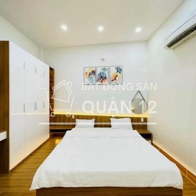 Nhà cuối đường Nguyễn Oanh, xây 4 lầu có thang máy, DT 4,5x18m SHR 