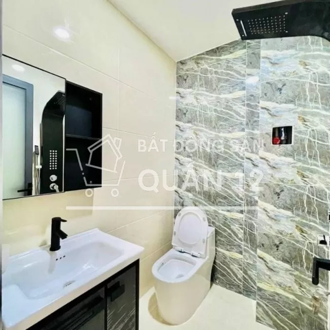 Nhà cuối đường Nguyễn Oanh, xây 4 lầu có thang máy, DT 4,5x18m SHR 