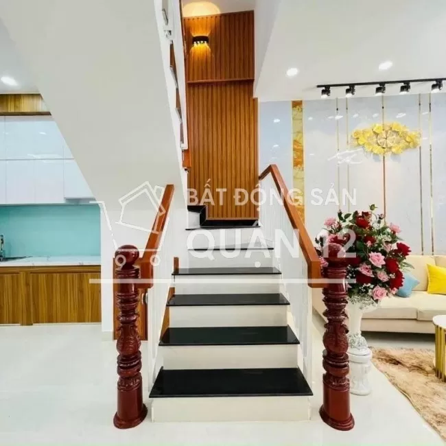 Nhà cuối đường Nguyễn Oanh, xây 4 lầu có thang máy, DT 4,5x18m SHR 