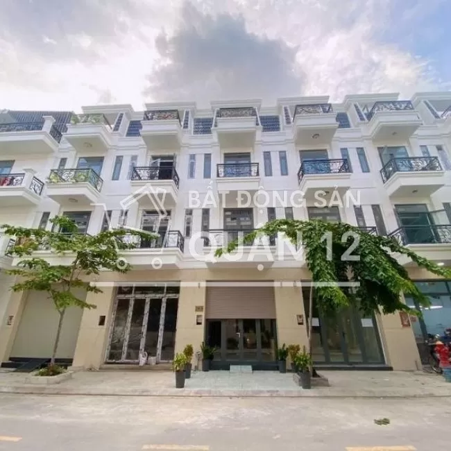 Bán Căn góc 2 mặt tiền, DT 250M2 Hà Huy Giáp Gần Ngân hàng ACB 