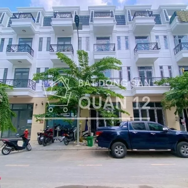 Bán Căn góc 2 mặt tiền, DT 250M2 Hà Huy Giáp Gần Ngân hàng ACB 