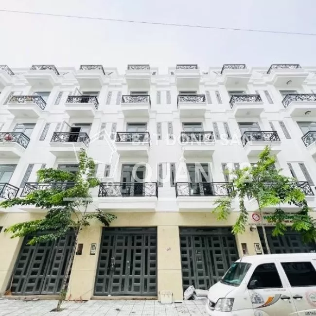 Nhà Phố Ngã tư ga , diện tích 4x20 đúc 1 trệt 3 lầu 