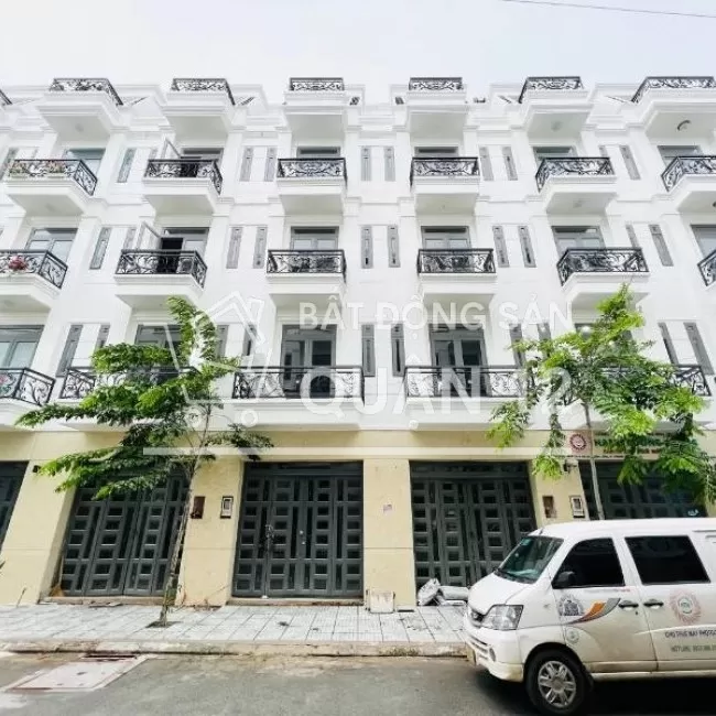Nhà Phố Ngã tư ga , diện tích 4x20 đúc 1 trệt 3 lầu 