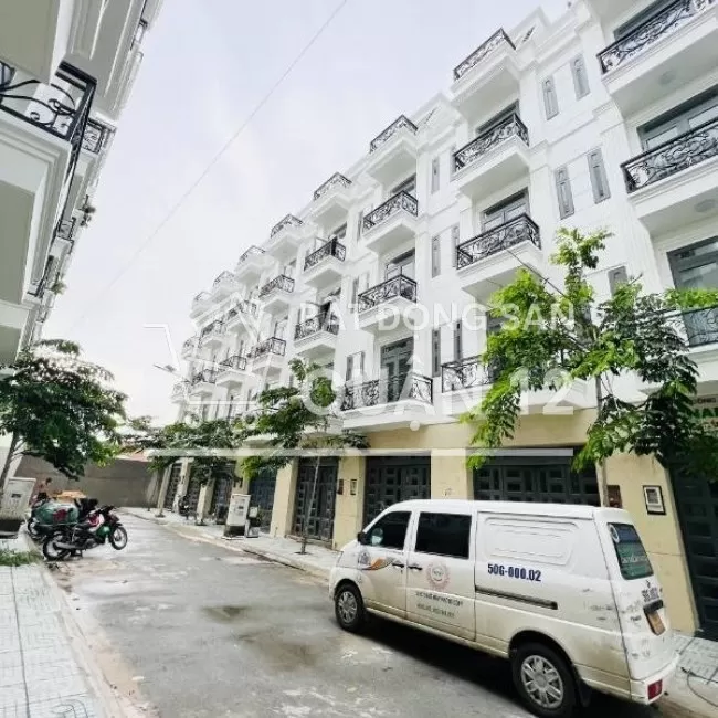Nhà Phố Ngã tư ga , diện tích 4x20 đúc 1 trệt 3 lầu 