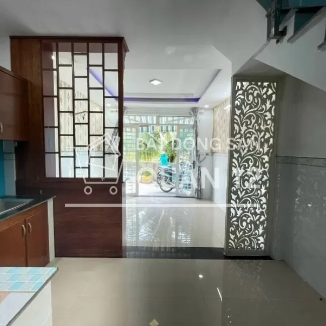 Nhà 1 trệt 1 lầu. Ngày đường Hà huy Giáp vào 100m 