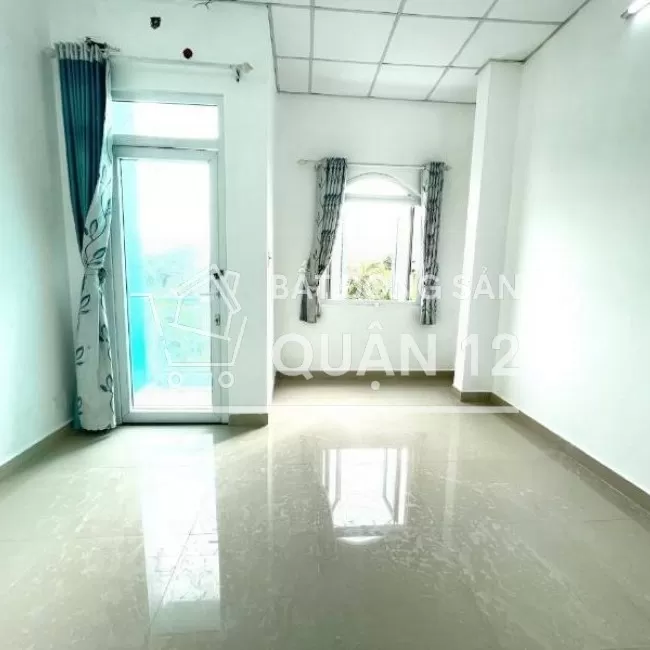 Nhà 1 trệt 1 lầu. Ngày đường Hà huy Giáp vào 100m 
