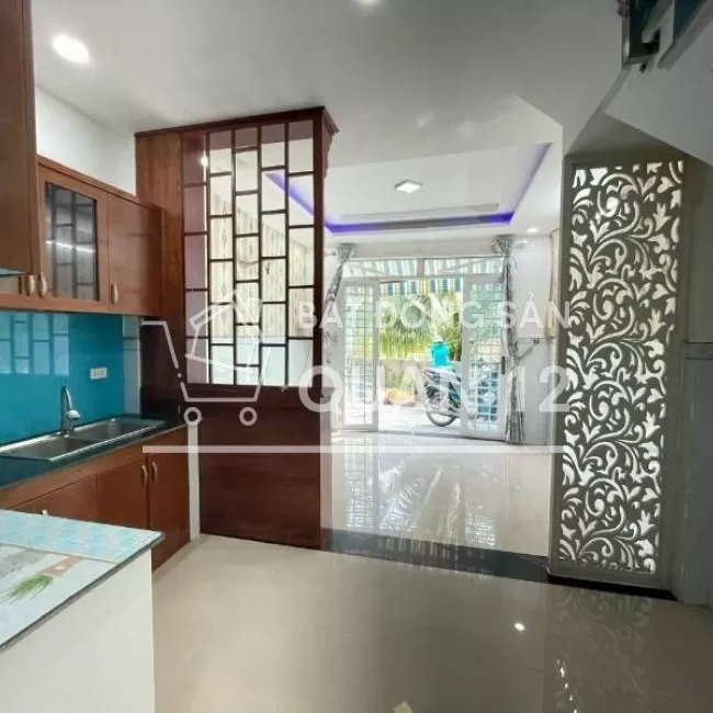 Nhà 1 trệt 1 lầu. Ngày đường Hà huy Giáp vào 100m 