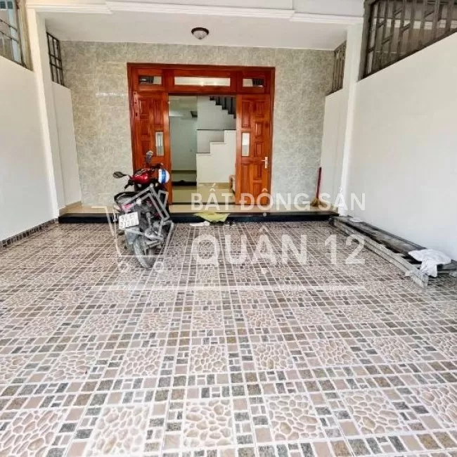Nhà Mặt tiền  5,6*16m . 2 lầu. Gần chợ