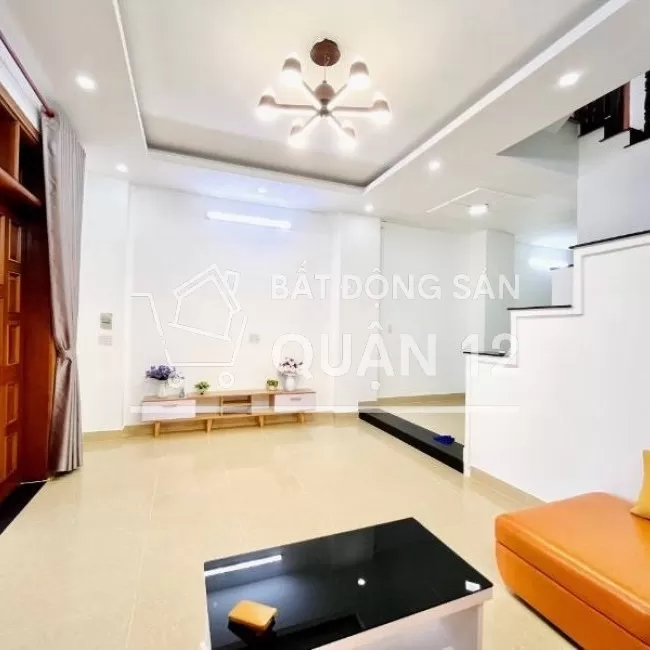 Nhà Mặt tiền  5,6*16m . 2 lầu. Gần chợ