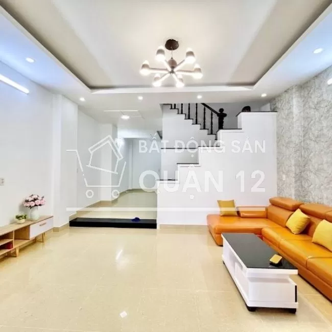 Nhà Mặt tiền  5,6*16m . 2 lầu. Gần chợ