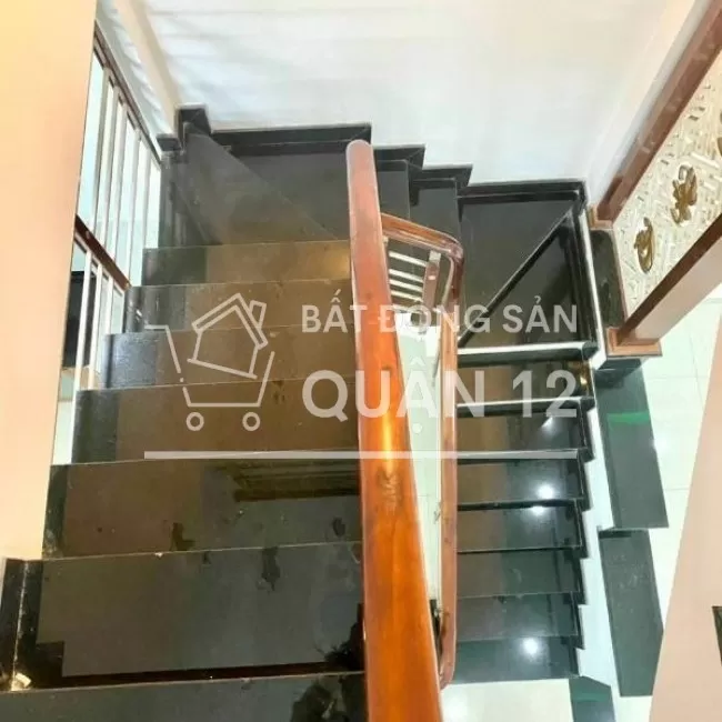 Nhà diện tích 5*17m. 1 trệt 1 lầu. 4 phòng. 