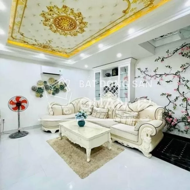 Cách Ngã Tư Ga 500m căn nhà 3 lầu mới xây 4.5x18m dọn vào ở ngay