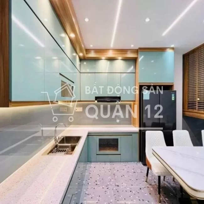 Cách Ngã Tư Ga 500m căn nhà 3 lầu mới xây 4.5x18m dọn vào ở ngay