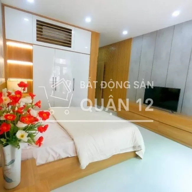 Nhà mới 1 trệt 1 lửng 3 lầu gần UBND Thạnh Lộc DT 4.65x15m ở liền.