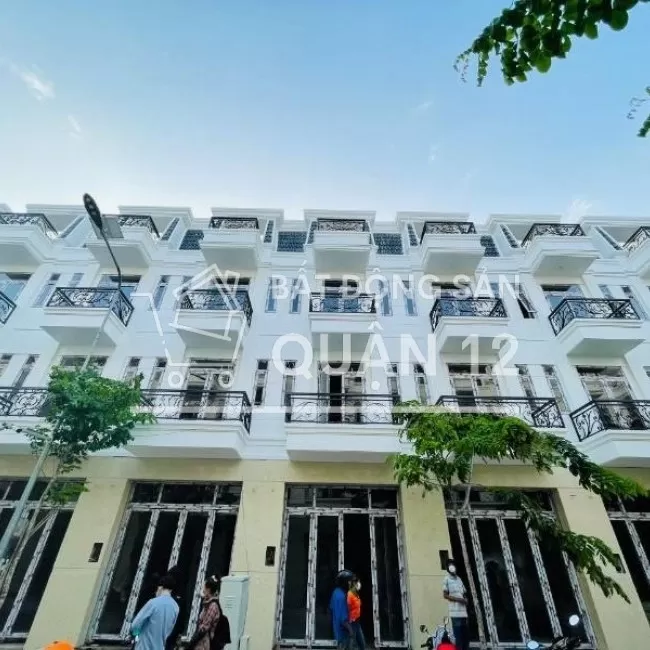 Chủ ngợp bank bán gấp nhà 3 lầu đường Hà Huy Giáp, mua có lời ngay