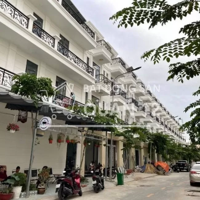 Chủ ngợp bank bán gấp nhà 3 lầu đường Hà Huy Giáp, mua có lời ngay