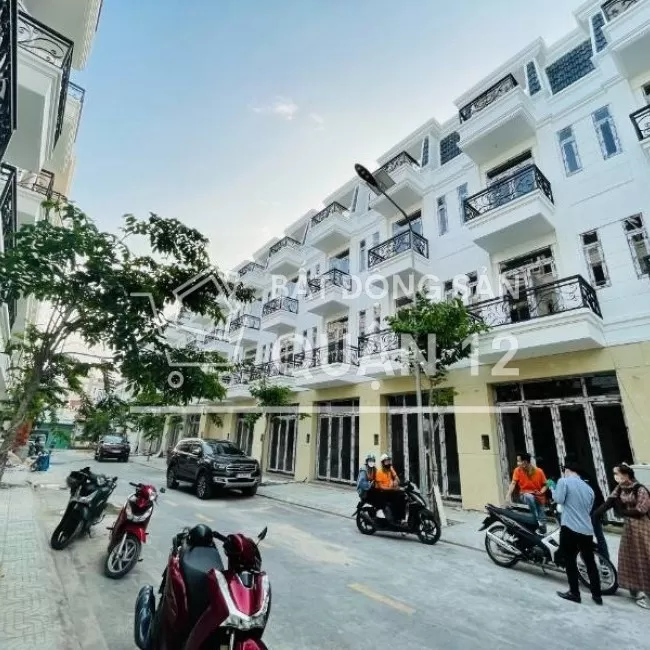 Chủ ngợp bank bán gấp nhà 3 lầu đường Hà Huy Giáp, mua có lời ngay