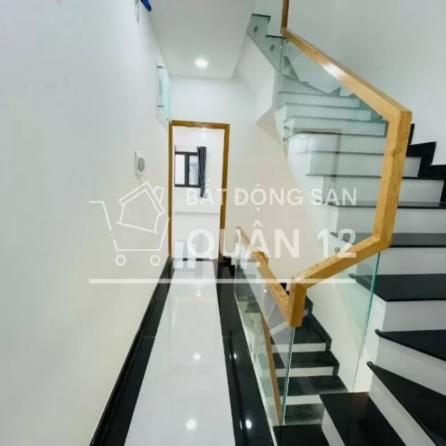 Nhà mới 3 lầu gần cầu Giao Khẩu (4x16m) giá 4.6 tỷ có sổ hồng riêng