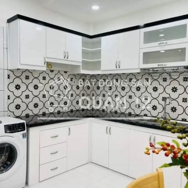 Nhà Quận 12,chợ cầu đồng,4.5 x 18m,nhà 4 lầu,5phong 6 tolet,SHR 