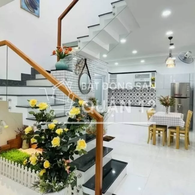 Nhà Quận 12,chợ cầu đồng,4.5 x 18m,nhà 4 lầu,5phong 6 tolet,SHR 