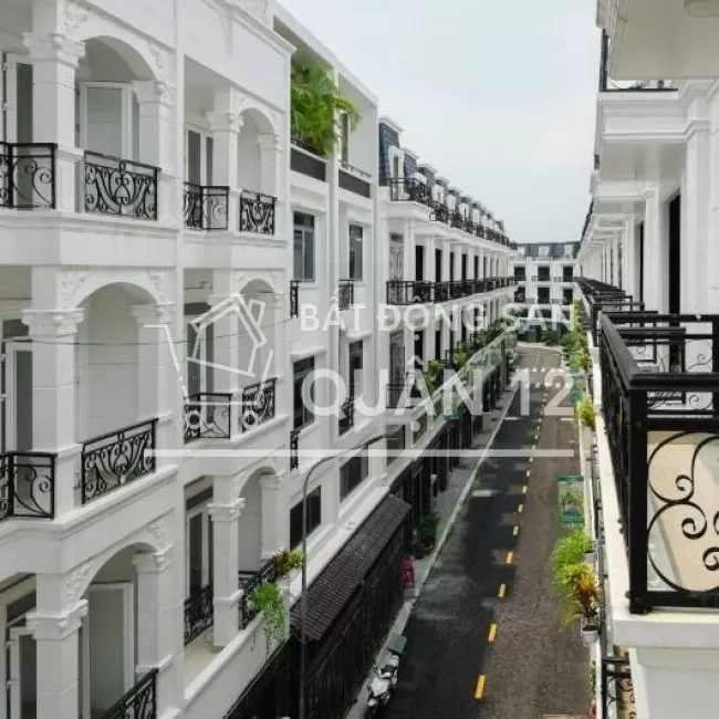 Nhà mới trong khu Compound. Gần chợ Thạnh Xuân, Cao Đẳng Điện Lực. SHR
