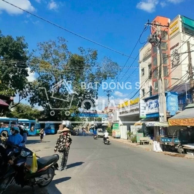 Bán nhà Tiệc Cưới 20m x33m.Mặt Tiền Đường Cách Nguyễn Ảnh Thủ 50m. Q12
