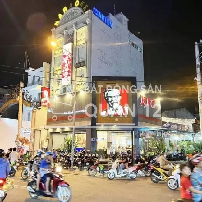 Q12.449. xe hơi vào nhà, vị trí trung tâm q12, nhà đẹp ở ngay,