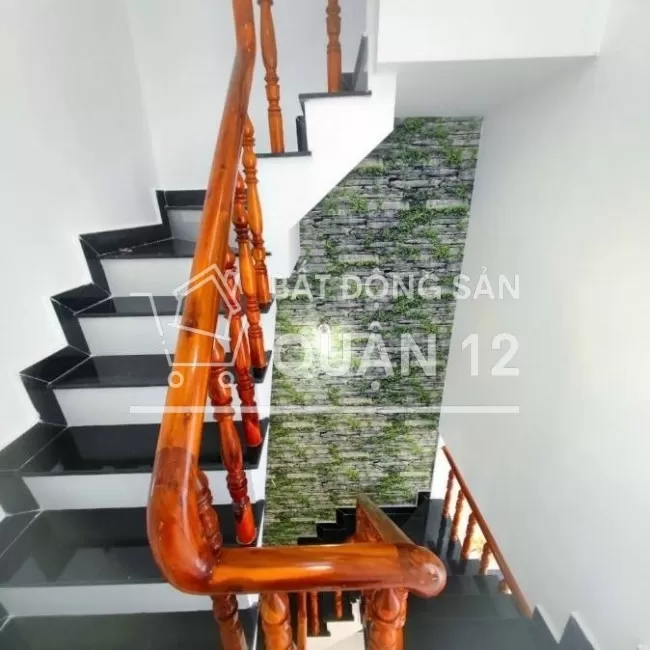 Nhà sổ hồng sang tên ngay - đường Nguyễn Thị Búp q12