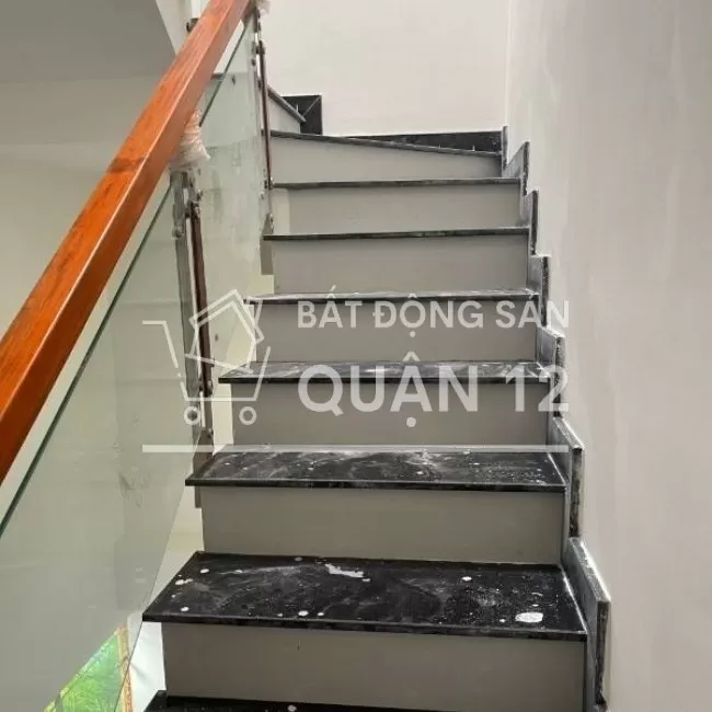 Cần tiền bán căn nhà Quận 12, 4x12m, 1 trệt, 2lầu, 4 p ngủ