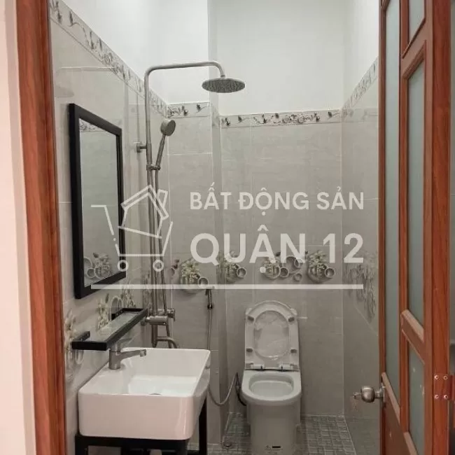 Cần tiền bán căn nhà Quận 12, 4x12m, 1 trệt, 2lầu, 4 p ngủ