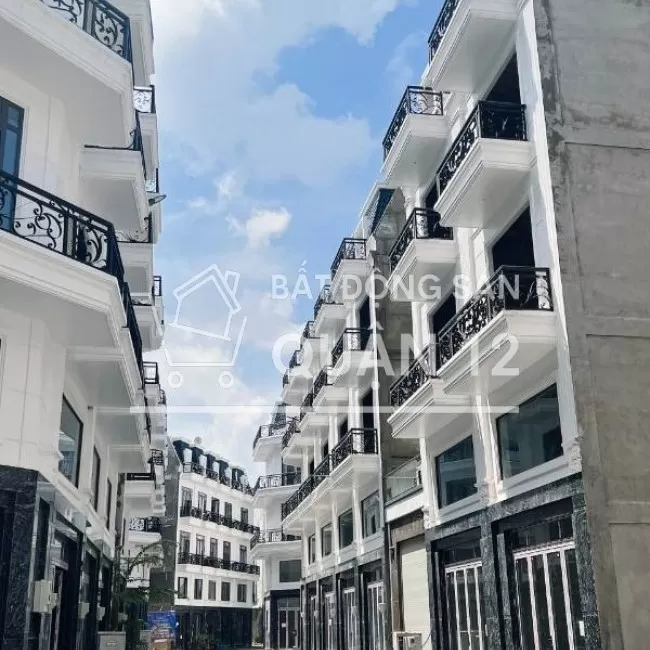 nhà bán Quận 12 nhà 1 trệt 3 lầu giá chỉ 5 tỷ