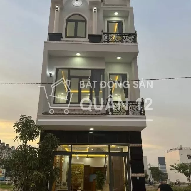 NHÀ 2 LẦU  Hà Huy Giáp  - Quận 12  có vỉa hè kinh doanh 