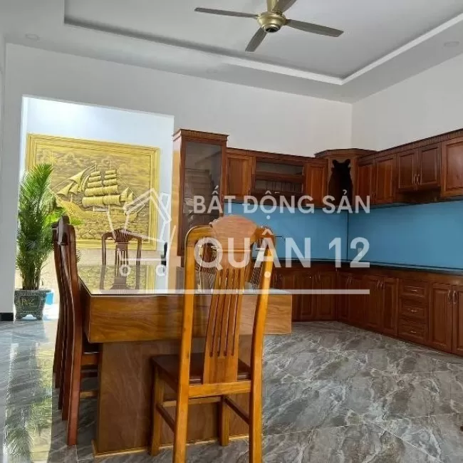 NHÀ 2 LẦU  Hà Huy Giáp  - Quận 12  có vỉa hè kinh doanh 