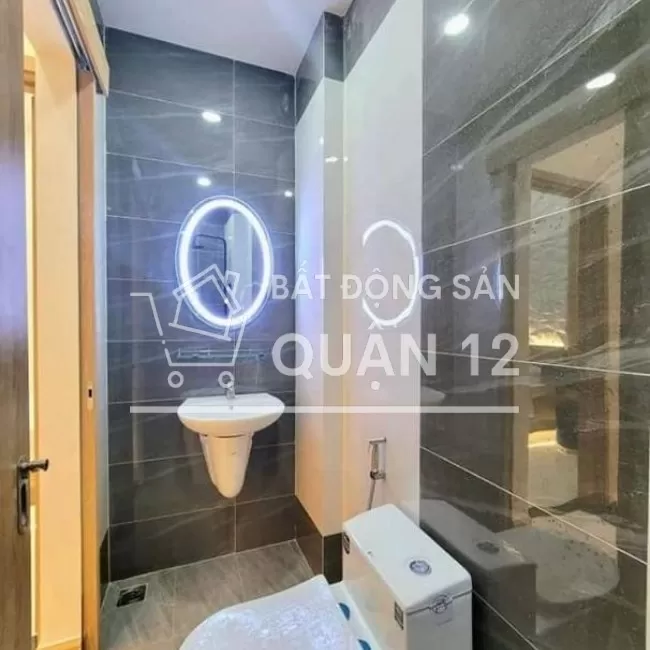 Bán gấp nhà riêng quận 12, 1 trệt 1 lầu 4 PN 3 WC. 