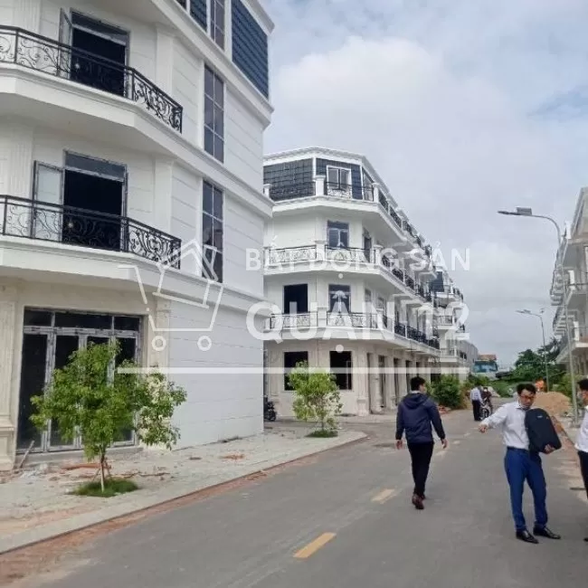  Mở bán 3 căn nhà phố  An Phú Đông Quận 12, DT 200m2, giá 6,2 tỷ/căn