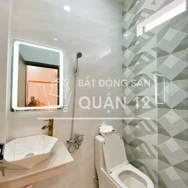 Bán nhà phố 4x18 đúc 3 lầu gần CĐ ĐIỆN LỰC giá 4.8 tỷ còn thương lượng