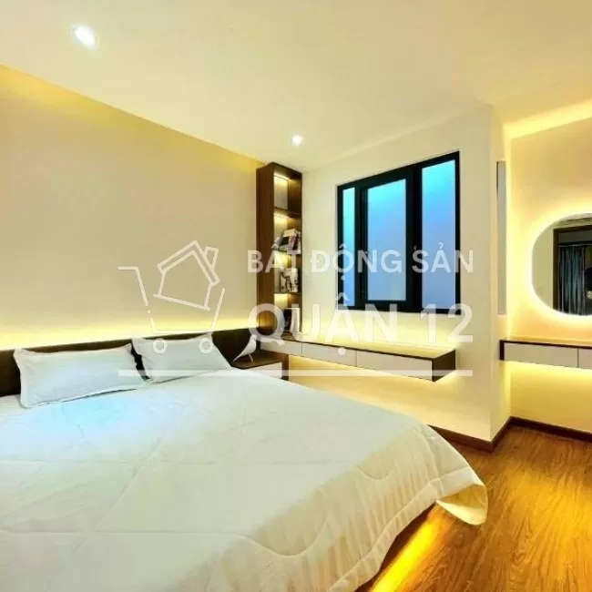 Bán Nhà Quận 12,An Phú Đông UBND,1trệt 3 lầu,4.5x17 đường 10m,SHR 