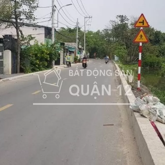 Đất mặt tiền Ủy Ban Thạnh Lộc 8,5*27m. Dễ buôn bán