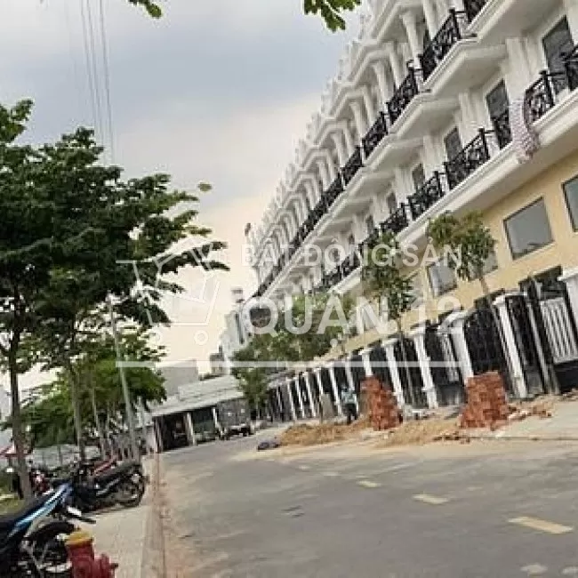 Nhà 5 lầu ngay cầu vượt ngã tư ga 4X15 60m dtsd 260m2