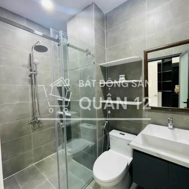 Nhà 5 tầng có thang máy 5x20m Ngã tư ga Q12 thanh toán 1.5 tỷ nhận nhà