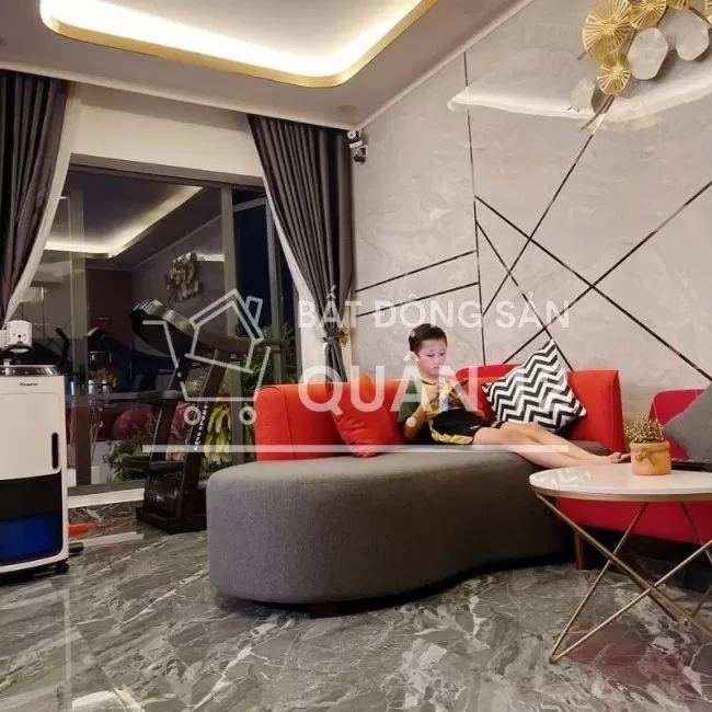 Nhà mt lớn, xây đẹp cao cấp, 5 tầng sang trọng 