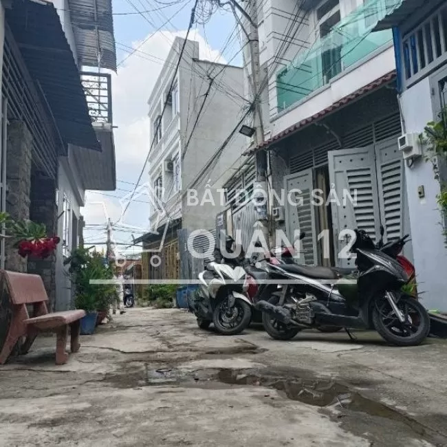 Bán nhà hẻm xe hơi Quốc Lộ 1A, CV Phần Mềm Quang Trung