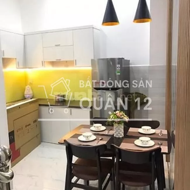 Bán nhà sổ hồng chung gần ngã tư ga Quận 12