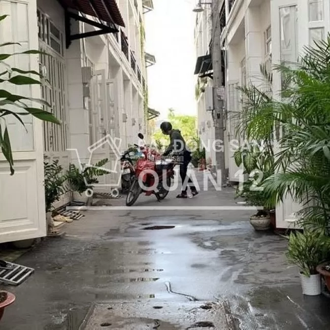Bán nhà sổ hồng chung gần ngã tư ga Quận 12